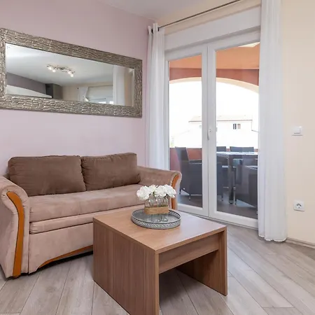 Family-friendly With Swimming Pool - 21314 Apartment