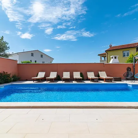 Family-friendly With Swimming Pool - 21314 Apartment *