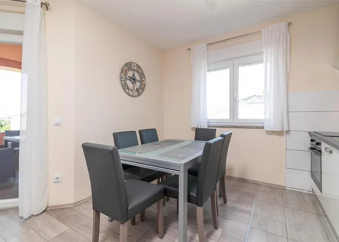 Family-friendly With Swimming Pool - 21314 Apartman Pula