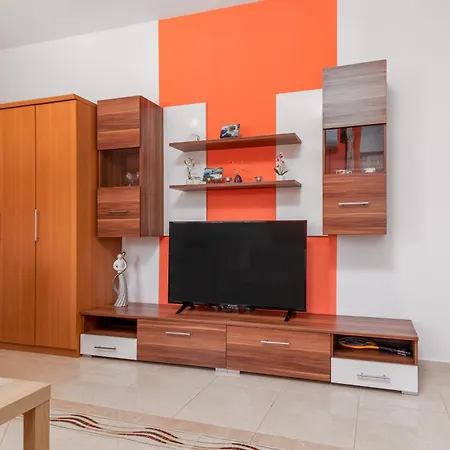 Family-friendly With Swimming Pool - 21314 Pula