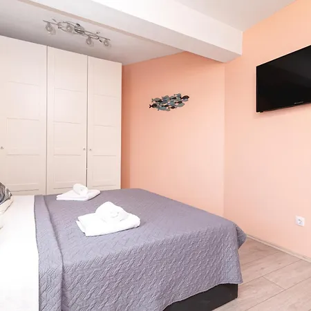 Family-friendly With Swimming Pool - 21314 Daire *