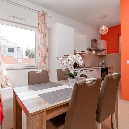 Daire Family-friendly With Swimming Pool - 21314 Pula