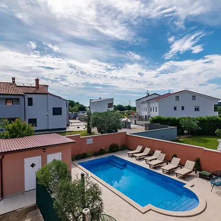 Family-friendly With Swimming Pool - 21314 *