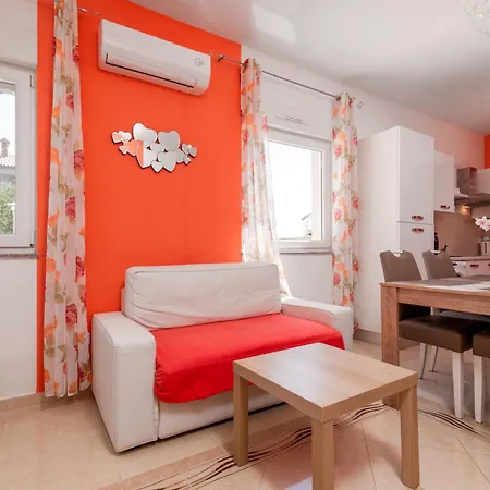 Family-friendly With Swimming Pool - 21314 Pula