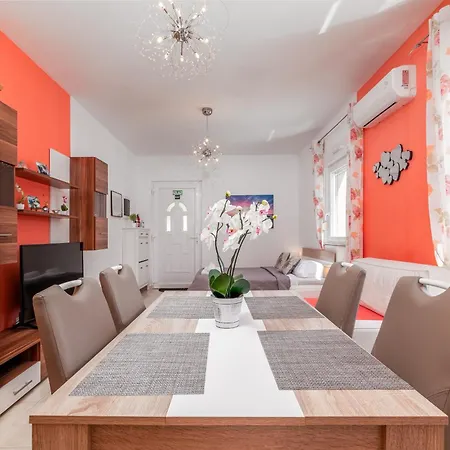 Family-friendly With Swimming Pool - 21314