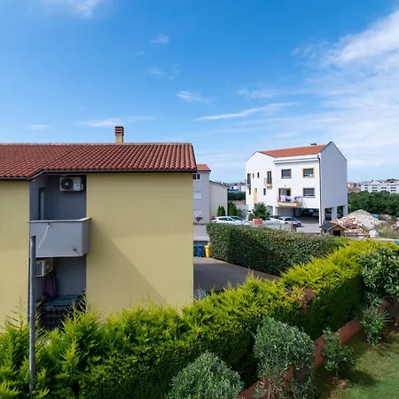 Family-friendly With Swimming Pool - 21314 Pula