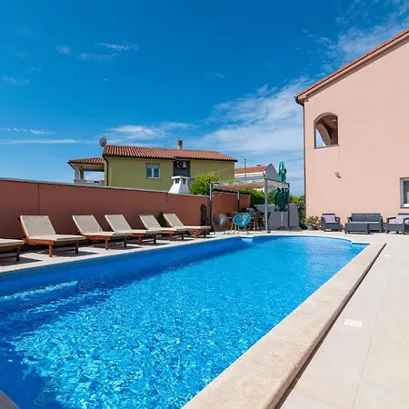 Family-friendly With Swimming Pool - 21314 Lägenhet Pula