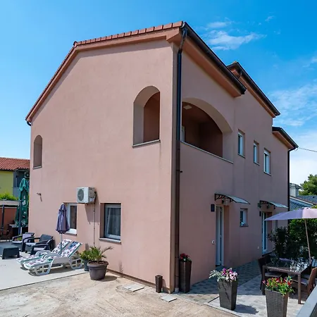 Family-friendly With Swimming Pool - 21314 Pula
