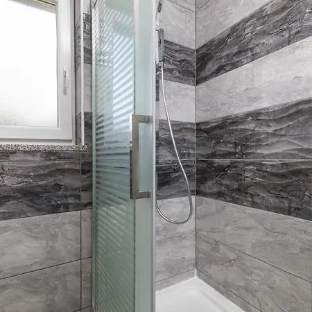 Family-friendly With Swimming Pool - 21314 Daire
