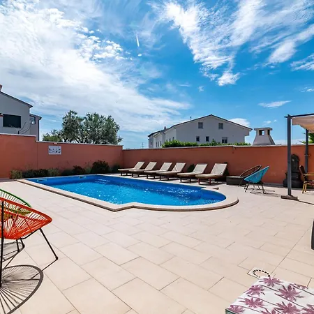 Family-friendly With Swimming Pool - 21314