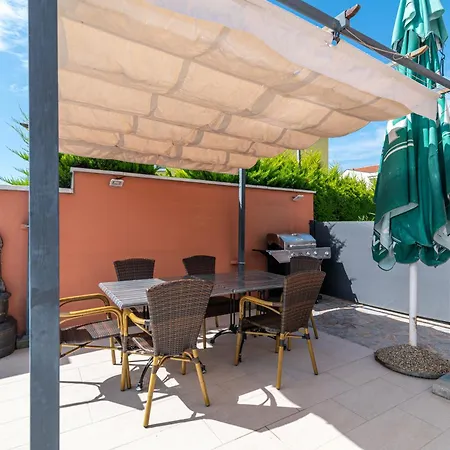 Family-friendly With Swimming Pool - 21314 Pula