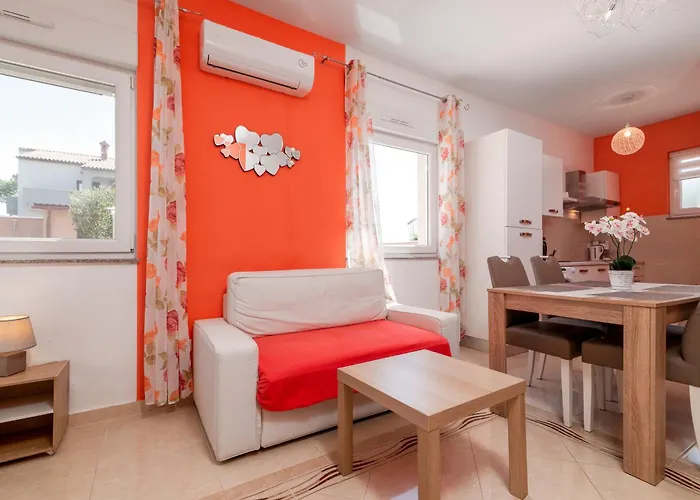 Family-friendly With Swimming Pool - 21314 Pula