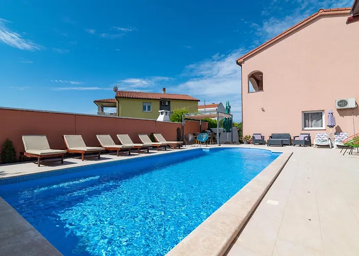 Family-friendly With Swimming Pool - 21314 Apartmán Pula