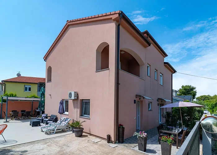 Family-friendly With Swimming Pool - 21314 Pula