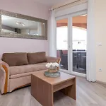 Family-friendly With Swimming Pool - 21314 Apartament
