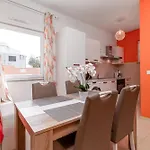 Apartament Family-friendly With Swimming Pool - 21314 Pula