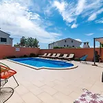Family-friendly With Swimming Pool - 21314