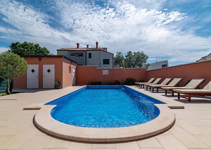 Family-friendly With Swimming Pool - 21314 * بولا