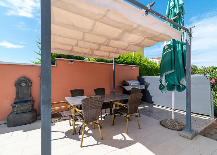 Family-friendly With Swimming Pool - 21314 بولا